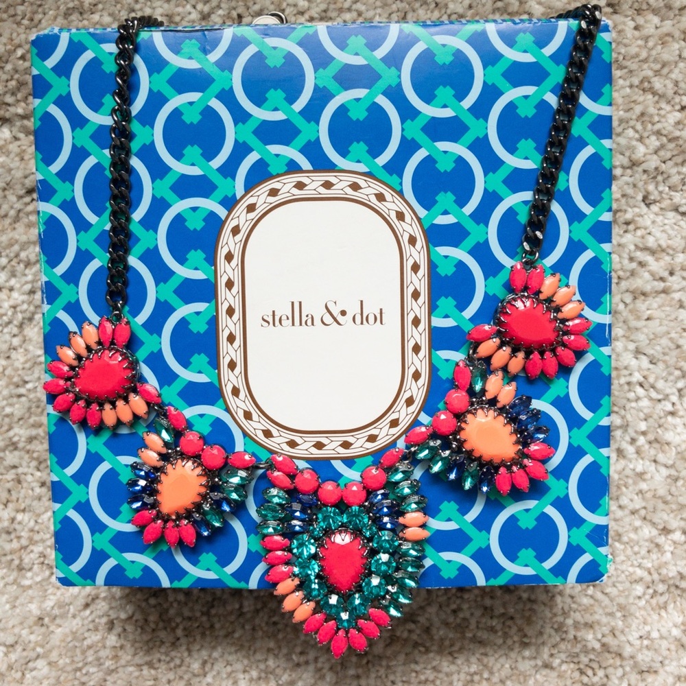 Stella & Dot Statement Necklace